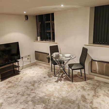 Lovely 1 Bedroom Apartment With Free Parking & Gym Kirkburton Exteriér fotografie