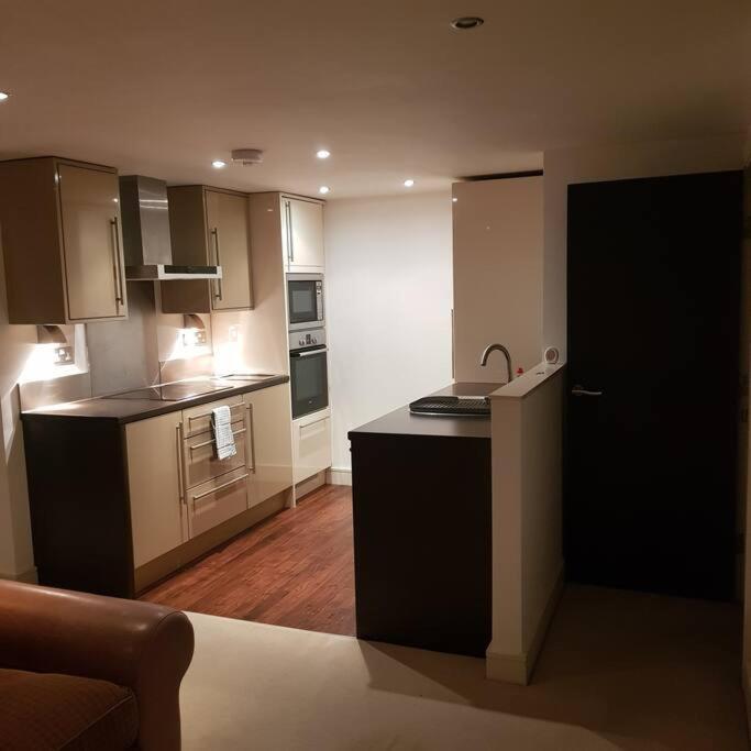 Lovely 1 Bedroom Apartment With Free Parking & Gym Kirkburton Exteriér fotografie