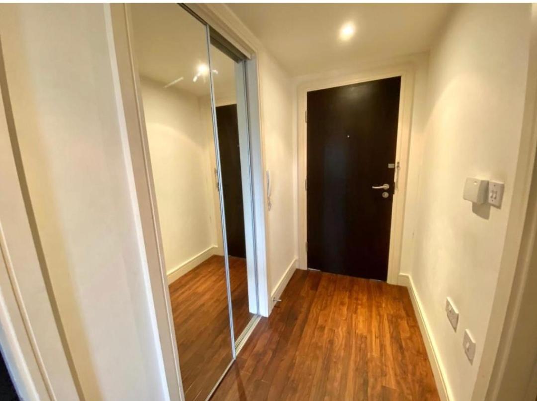 Lovely 1 Bedroom Apartment With Free Parking & Gym Kirkburton Exteriér fotografie