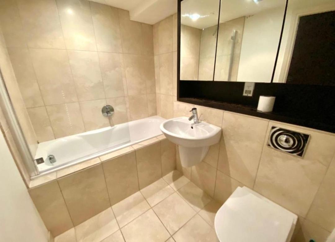 Lovely 1 Bedroom Apartment With Free Parking & Gym Kirkburton Exteriér fotografie