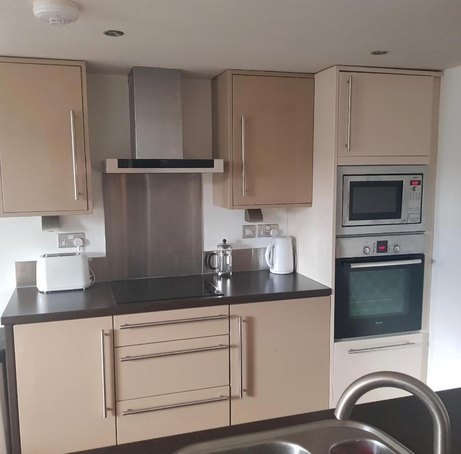 Lovely 1 Bedroom Apartment With Free Parking & Gym Kirkburton Exteriér fotografie