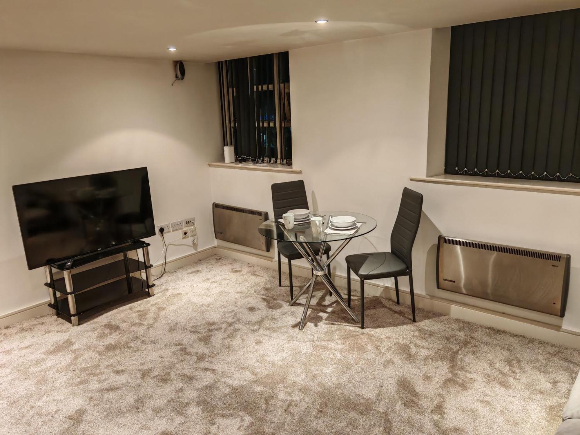 Lovely 1 Bedroom Apartment With Free Parking & Gym Kirkburton Exteriér fotografie