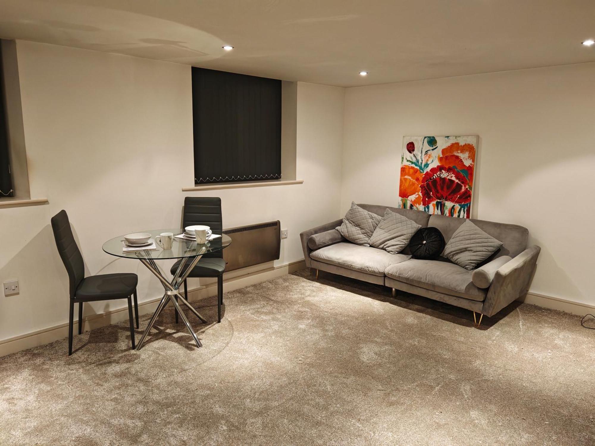 Lovely 1 Bedroom Apartment With Free Parking & Gym Kirkburton Exteriér fotografie