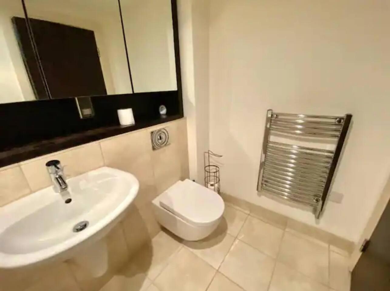 Lovely 1 Bedroom Apartment With Free Parking & Gym Kirkburton Exteriér fotografie