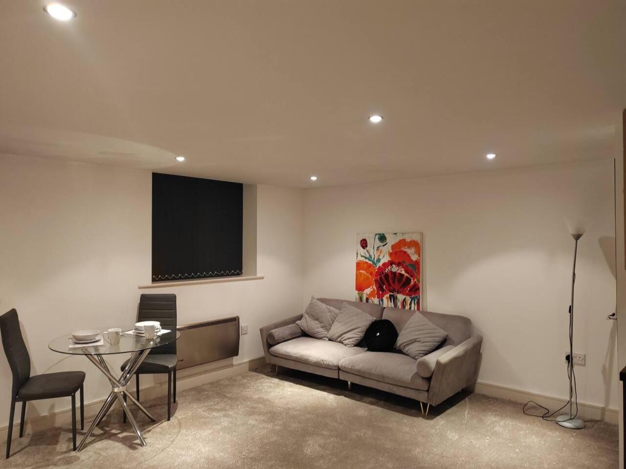 Lovely 1 Bedroom Apartment With Free Parking & Gym Kirkburton Exteriér fotografie