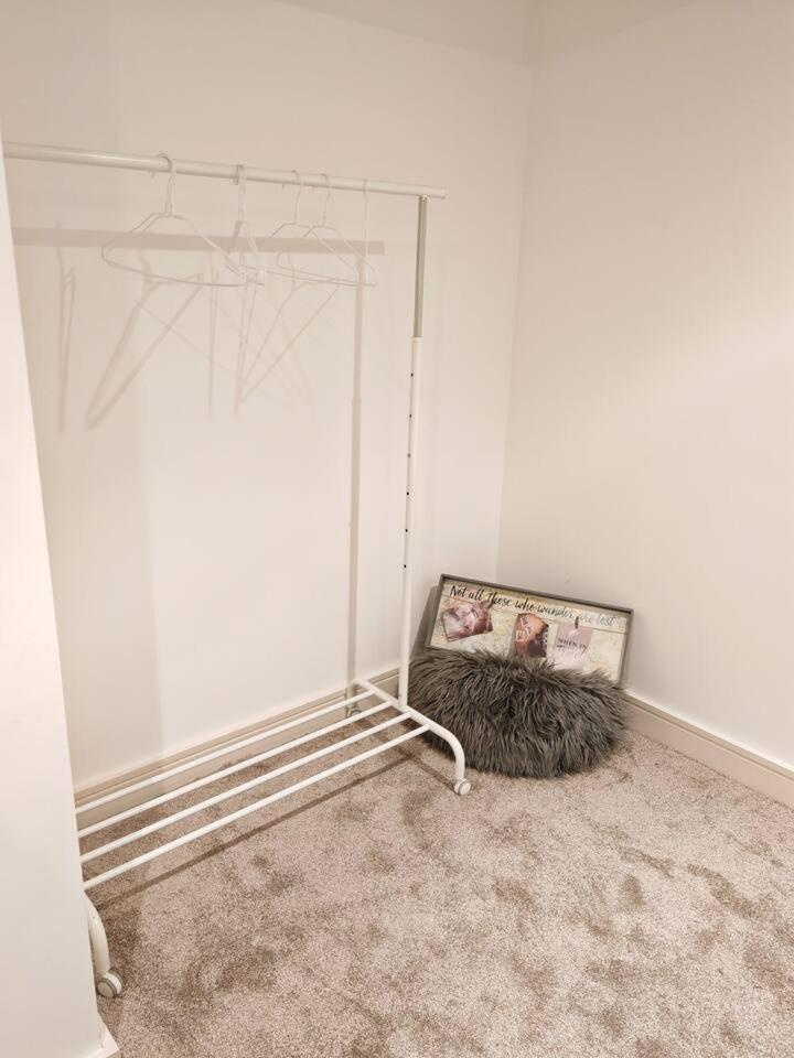 Lovely 1 Bedroom Apartment With Free Parking & Gym Kirkburton Exteriér fotografie