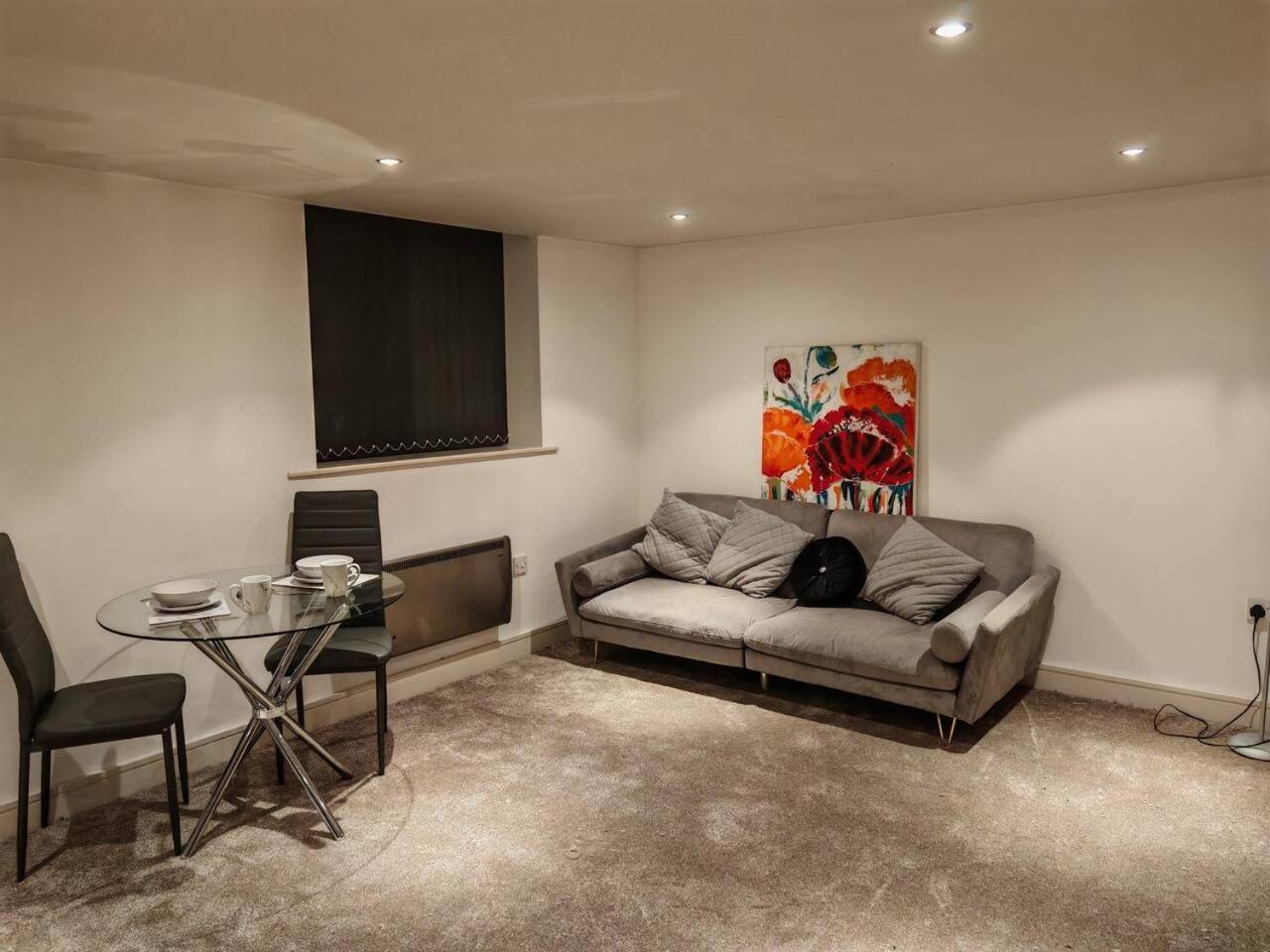Lovely 1 Bedroom Apartment With Free Parking & Gym Kirkburton Exteriér fotografie