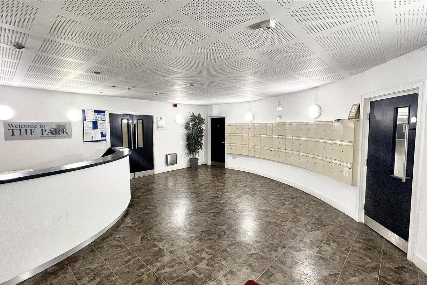 Lovely 1 Bedroom Apartment With Free Parking & Gym Kirkburton Exteriér fotografie